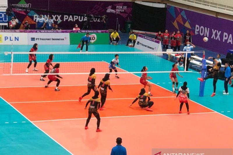 Jateng kalahkan tuan rumah di babak empat besar voli putri