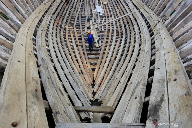 Pembuatan kapal kayu besar di DAS Krueng Aceh