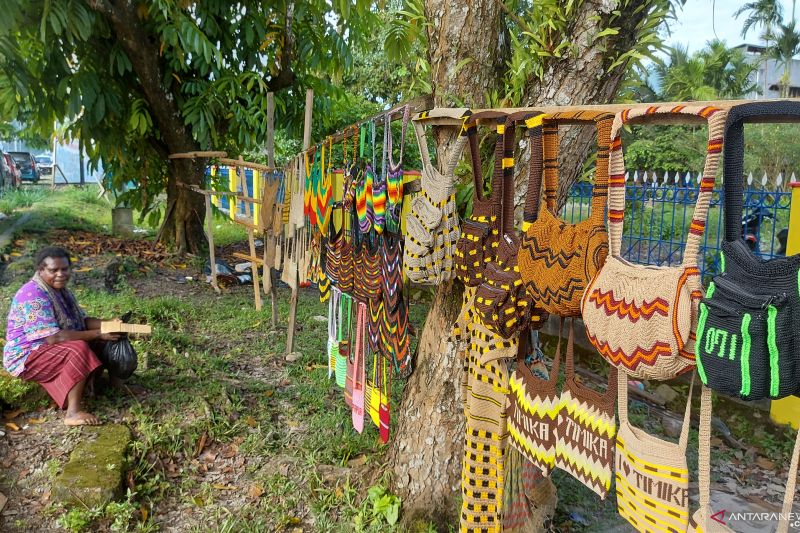 Pilihan noken termahal buat 'buah tangan' harganya sampai Rp4 juta