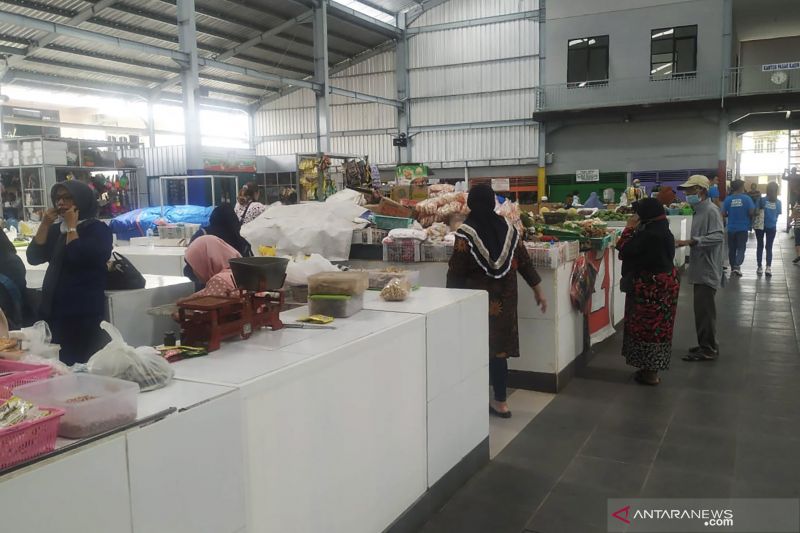 Pemkot Malang bebaskan retribusi pasar untuk pedagang
