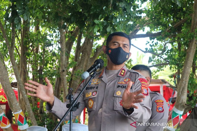TNI/Polri melakukan pendekatan persuasif ke simpatisan teroris Poso