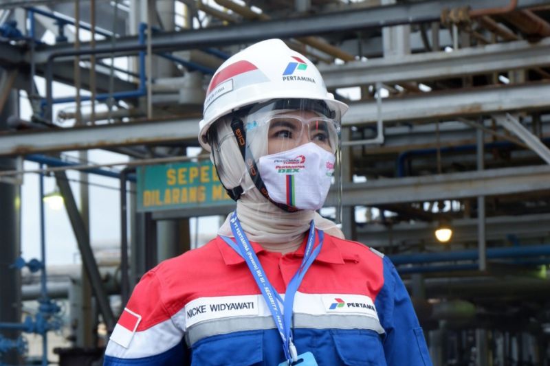 Dirut Pertamina Raih Peringkat 17 Perempuan Paling Berpengaruh Dunia Halloindo<script async src=