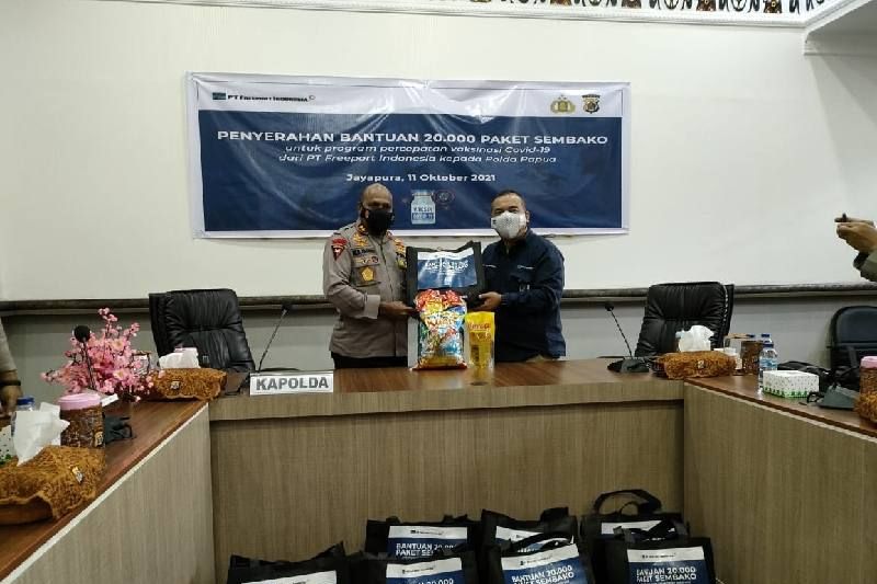 Freeport Indonesia serahkan bantuan 20 ribu paket sembako ke Polda Papua