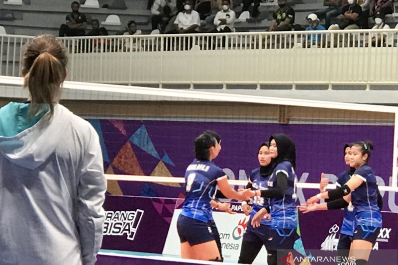 Adu cantik pemain Jabar dan Jateng di final voli putri PON Papua