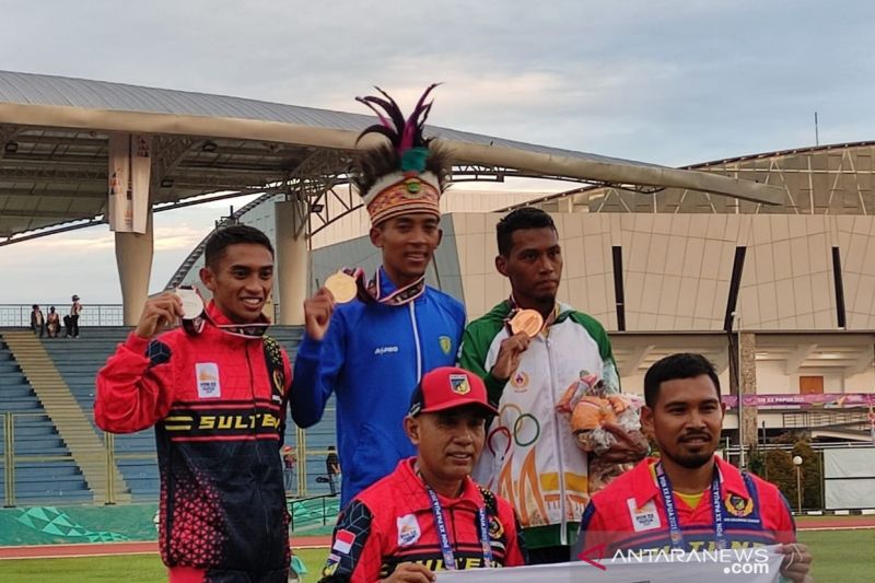 PON: Long-distance 'king' Agus Prayogo wins 10,000m gold.