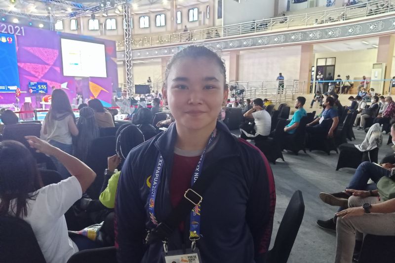Putri Jabar dan Lampung bersaing ketat di angkat berat PON Papua