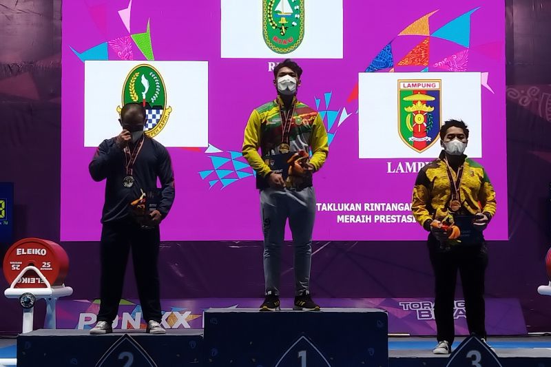 Andre Satria persembahkan emas angkat berat untuk Riau