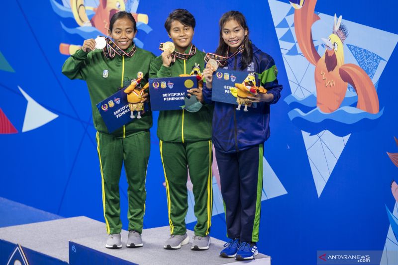 Gladies dan Della buka persaingan medali loncat indah untuk Jatim