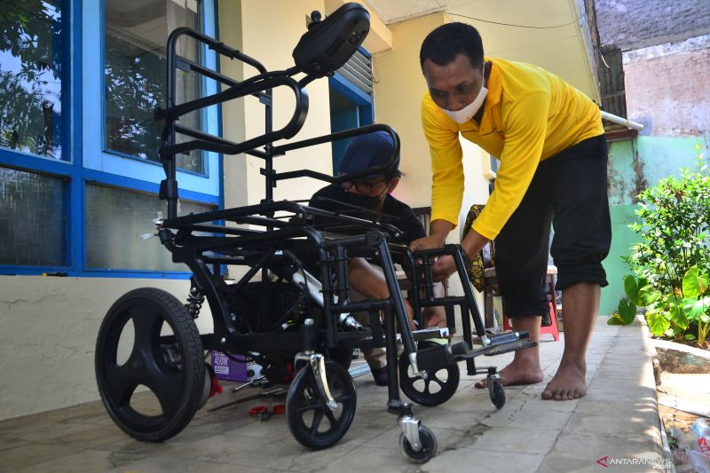 Kursi Roda Elektrik Produksi Kudus Antara News Nusa Tenggara Barat Berita Terkini Nusa Tenggara Barat<script async src=