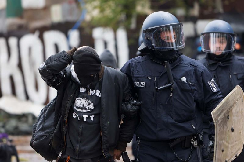 antarafoto germany policedetainsquatters koepi 15102021