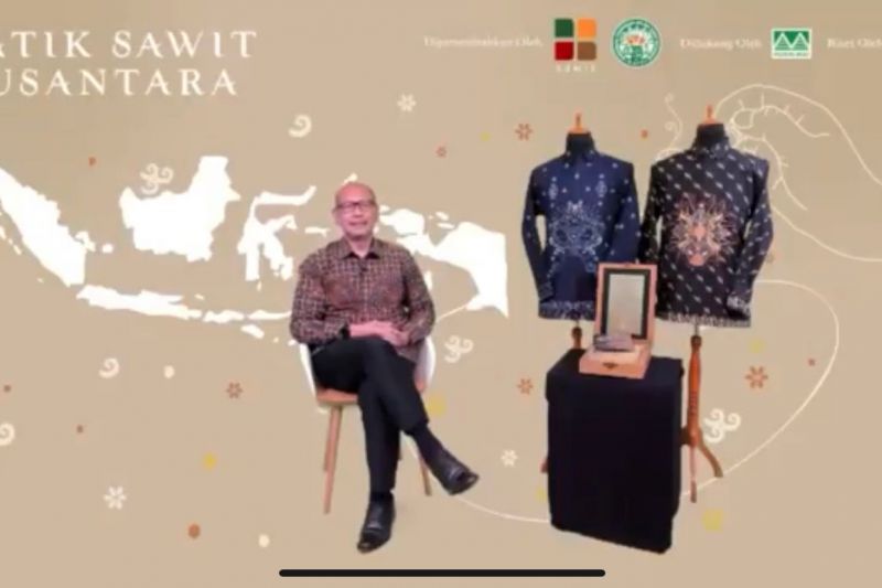 Gapki serahkan Batik Sawit Nusantara ke Presiden Jokowi