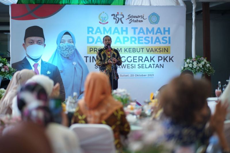 Gubernur Sulsel kagum kader PKK gerakkan 56.000 warga ikuti vaksinasi