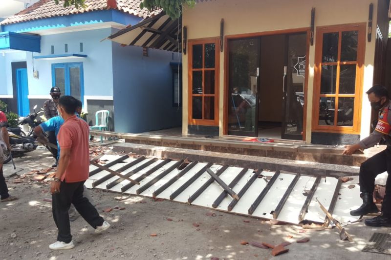 Sejumlah bangunan di Kabupaten Blitar rusak akibat gempa di Malang