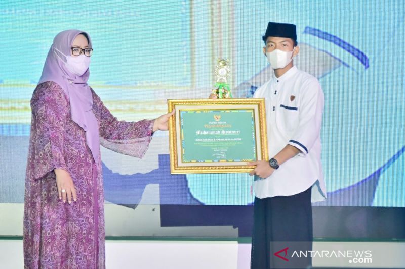 Pemkab Bogor bagikan penghargaan di Hari Santri Nasional 2021