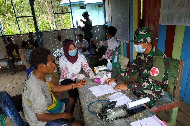 Satgas TNI berikan layanan kesehatan posyandu warga perbatasan RI-PNG