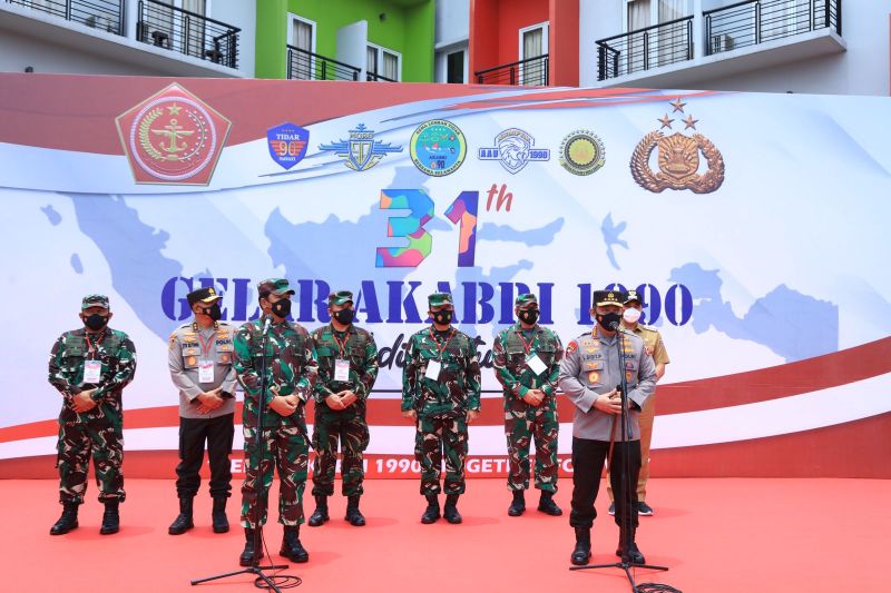 Kapolri apresiasi bakti sosial dan vaksinasi massal Akabri 1990