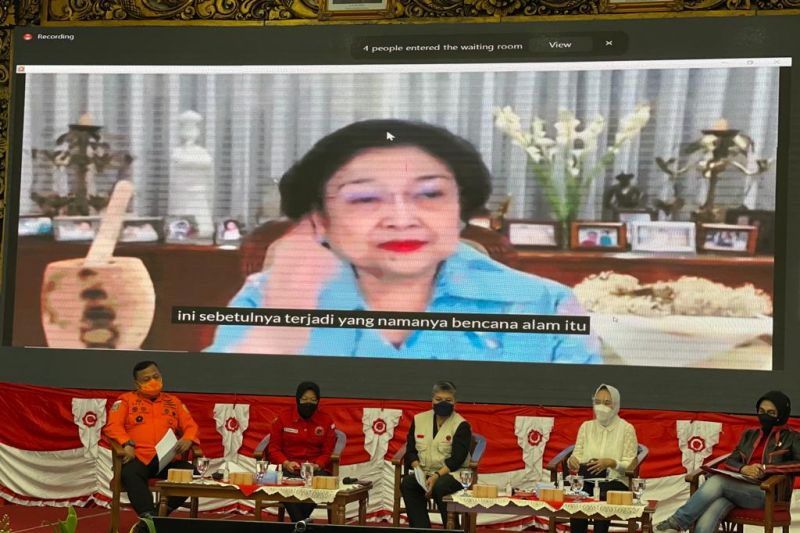 Megawati ingatkan kepala daerah cegah bencana alam