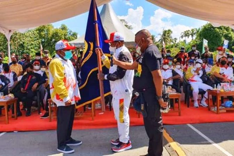 Gubernur Lukas Enembe lepas kontingen Papua untuk Peparnas XVI