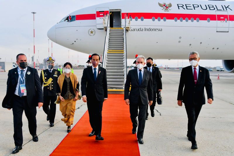 Kemarin, Jokowi kunjungi tiga negara hingga panglima TNI terima gelar