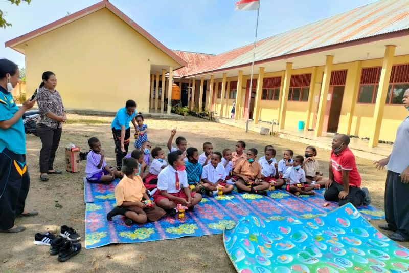 Komnas HAM Papua kunjungi pengungsi anak korban penyerangan Posramil Kisor