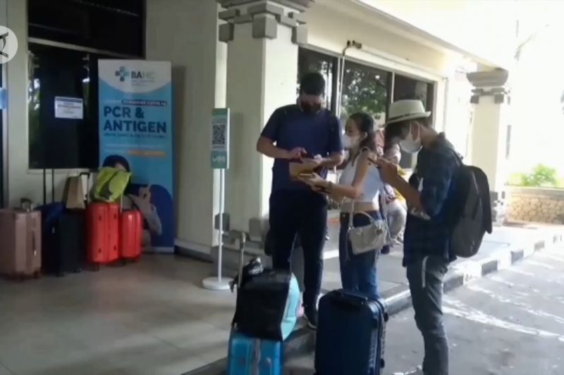 Mulai 24 Oktober penumpang pesawat ke Bali wajib tes PCR
