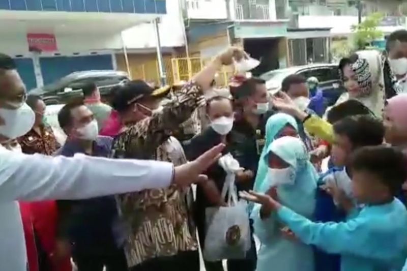 Menko PMK ingatkan Pemda pastikan bansos tepat sasaran