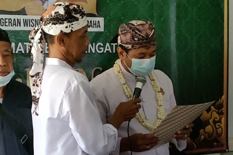 Mengaku keturunan Sultan Kasepuhan, Wisnu Lesmana gelar Jumenengan