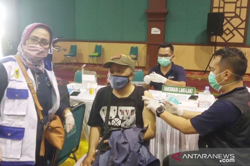 Bogor masih PPKM level 3 akibat vaksinasi lansia belum 40 persen