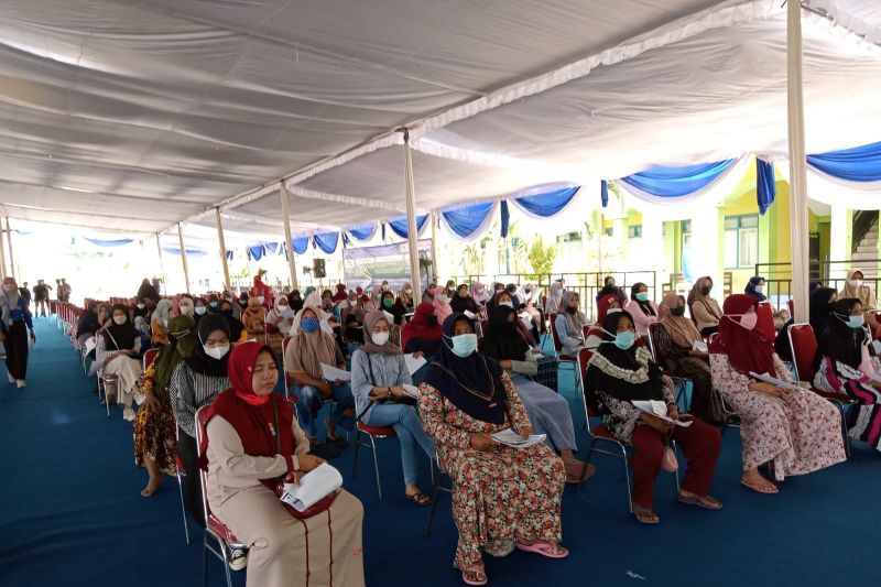 Ketua Komisi VI DPR inisiasi buka sentra vaksinasi di pondok pesantren