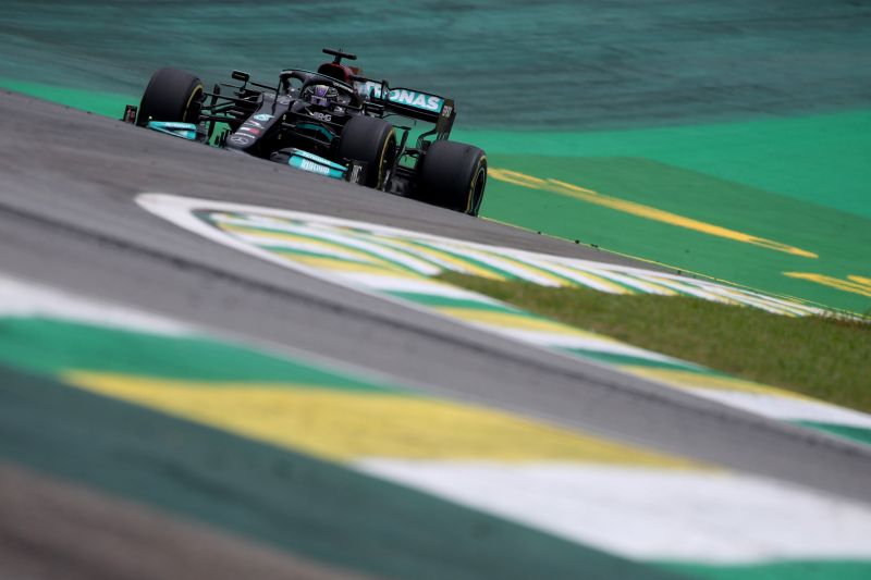 Hamilton beresiko terkena penalti tambahan karena DRS ilegal di Brazil