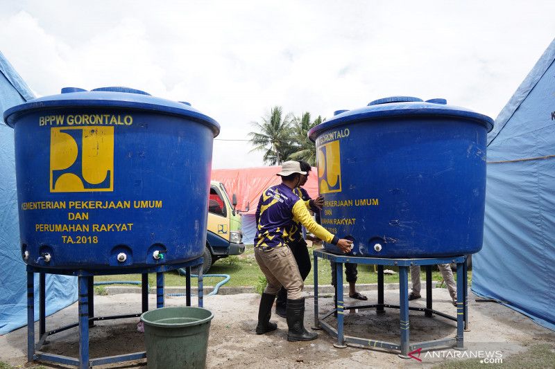 BPPW Gorontalo distribusikan air bersih bagi pengungsi korban banjir