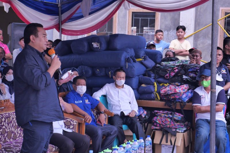 Rachmat Gobel serahkan bantuan bagi korban banjir Gorontalo