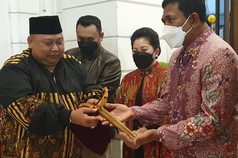 Pembina YPBI: Keris benda sejarah yang harus dicintai