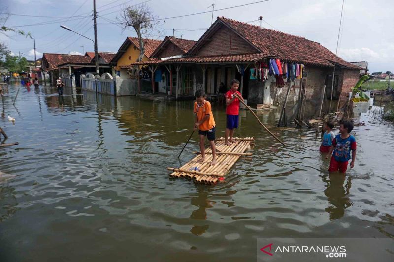 Kemarin, Kemenag cairkan insentif guru PAI hingga banjir rob Jawa