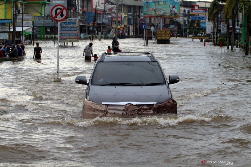 Langkah-langkah atasi kerusakan mobil terendam banjir 