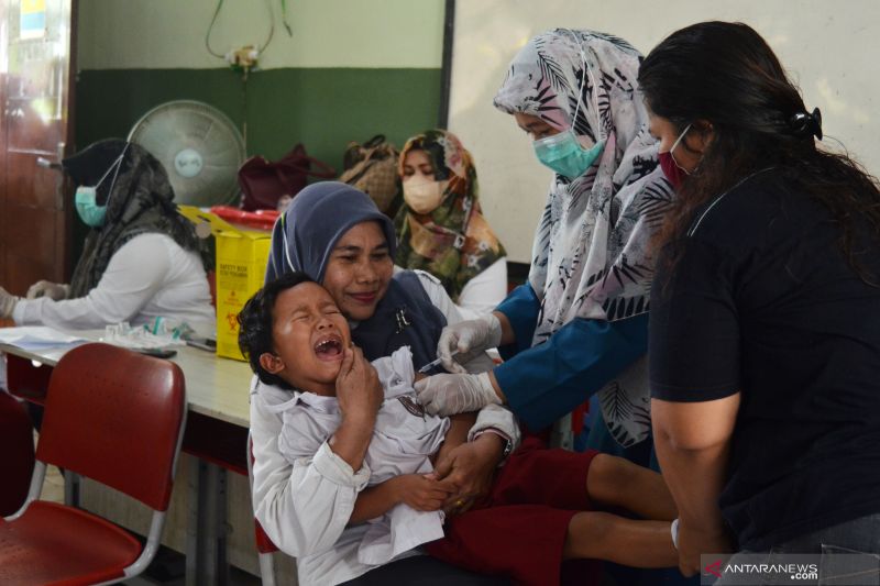 Ahli sarankan lengkapi vaksinasi rutin anak sebelum vaksin COVID-19