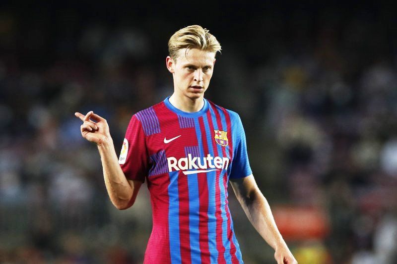 Barcelona pertimbangkan jual gelandang Frankie de Jong