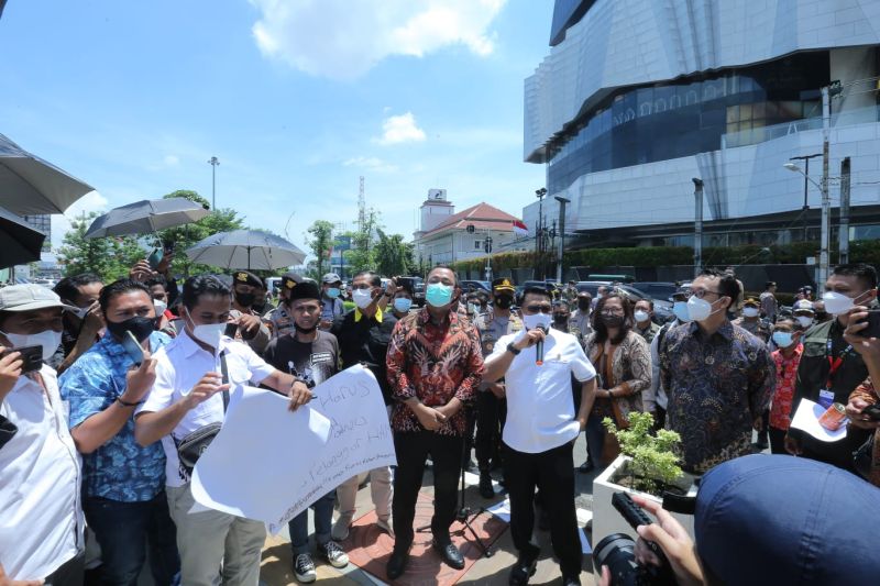 Kemarin, Ma'ruf Amin kunker ke Sulut hingga KSP temui pengunjuk rasa