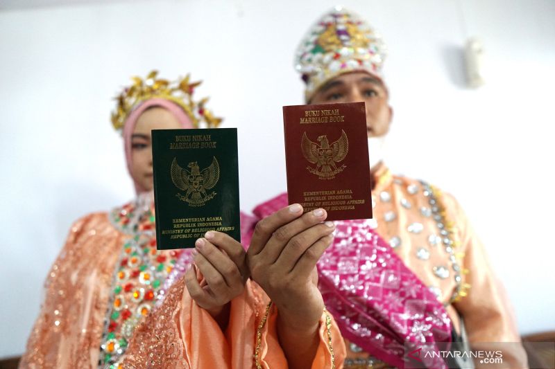 Bedanya buku nikah suami dan istri