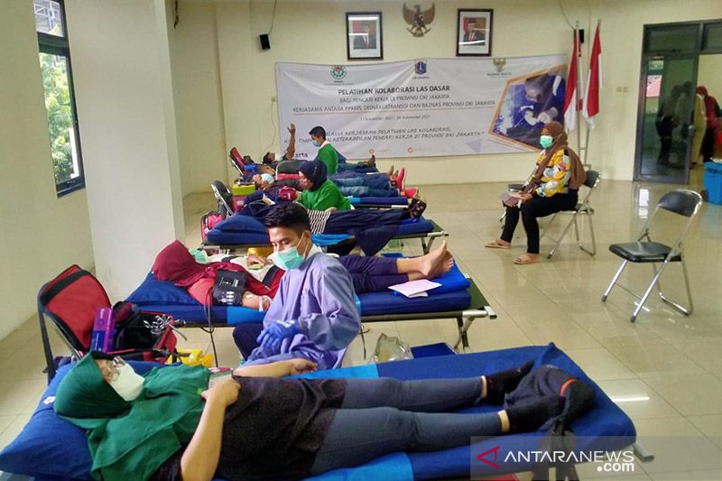 Prokes saat donor darah di PMI Jakbar diperketat lagi