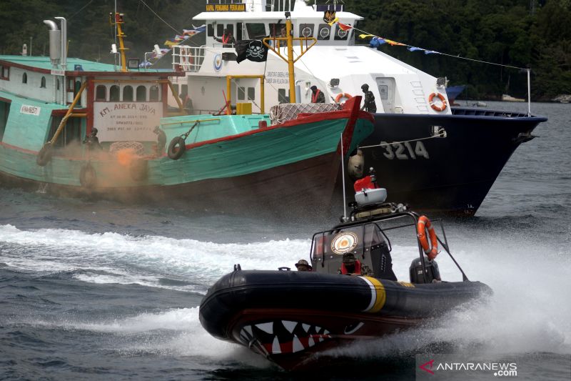 kkp-kerahkan-armada-laut-dan-udara-kirim-bantuan-ke-sumatera