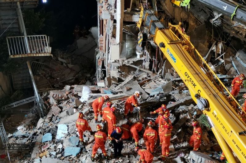 Korban tewas gedung ambruk di Changsha China 53, tak ada WNI