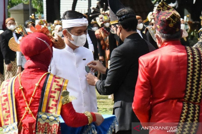 Dedi Mulyadi raih Satyalancana Kebudayaan di Hari Guru Nasional