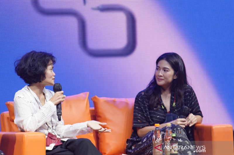 Pandangan Dian Sastro dan Sejauh Mata Memandang tentang "fast fashion"
