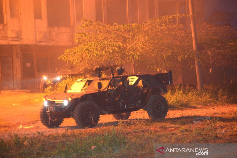 Korps Marinir TNI AL latihan pertempuran kota di Karawang