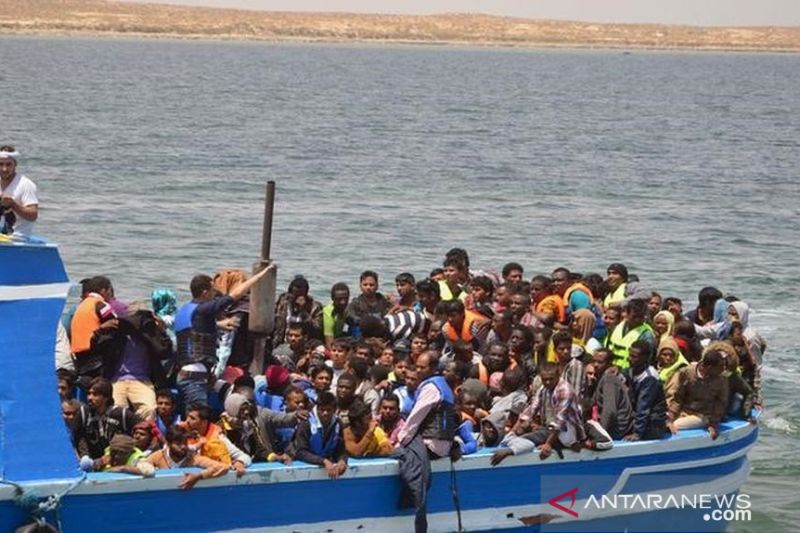 AL Tunisia selamatkan 487 migran dari kapal sarat beban