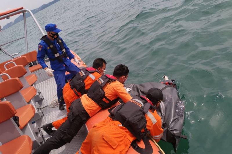 Satu korban kapal cepat yang hilang di Batam ditemukan meninggal