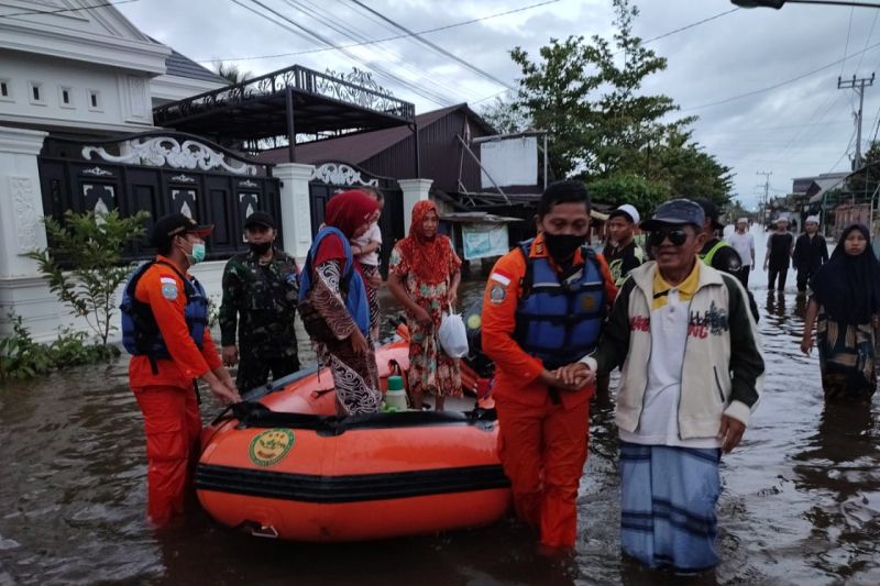 Basarnas terjunkan tim rescue evakuasi warga di Hulu Sungai Tengah