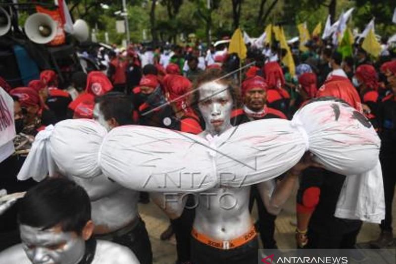 Aksi Menolak UMP DKI Jakarta