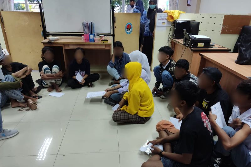 BNNP Malut mengamankan 14 anak remaja penyalahguna lem Aibon